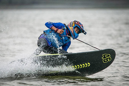 碳纤维冲浪板的优缺点是什么?